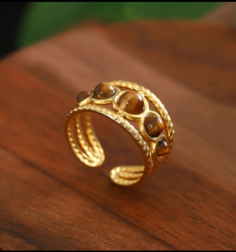 Bague en acier inoxydable doré, ornée de pierre turquoise lumineuse. Réglable, résistante à l’eau et intemporelle