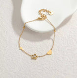 Un nouveau bracelet élégant en acier inoxydable au toucher luxueux, orné de motifs papillon, cœur, couronne et trèfle. Cette pièce unique et tendance constitue un cadeau idéal pour la famille, en particulier pour le Nouvel An.