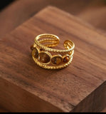 Bague en acier inoxydable doré, ornée de pierre turquoise lumineuse. Réglable, résistante à l’eau et intemporelle