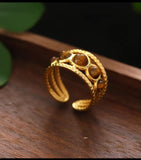 Bague en acier inoxydable doré, ornée de pierre turquoise lumineuse. Réglable, résistante à l’eau et intemporelle