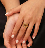 Bague en acier inoxydable doré, ornée de pierre turquoise lumineuse. Réglable, résistante à l’eau et intemporelle